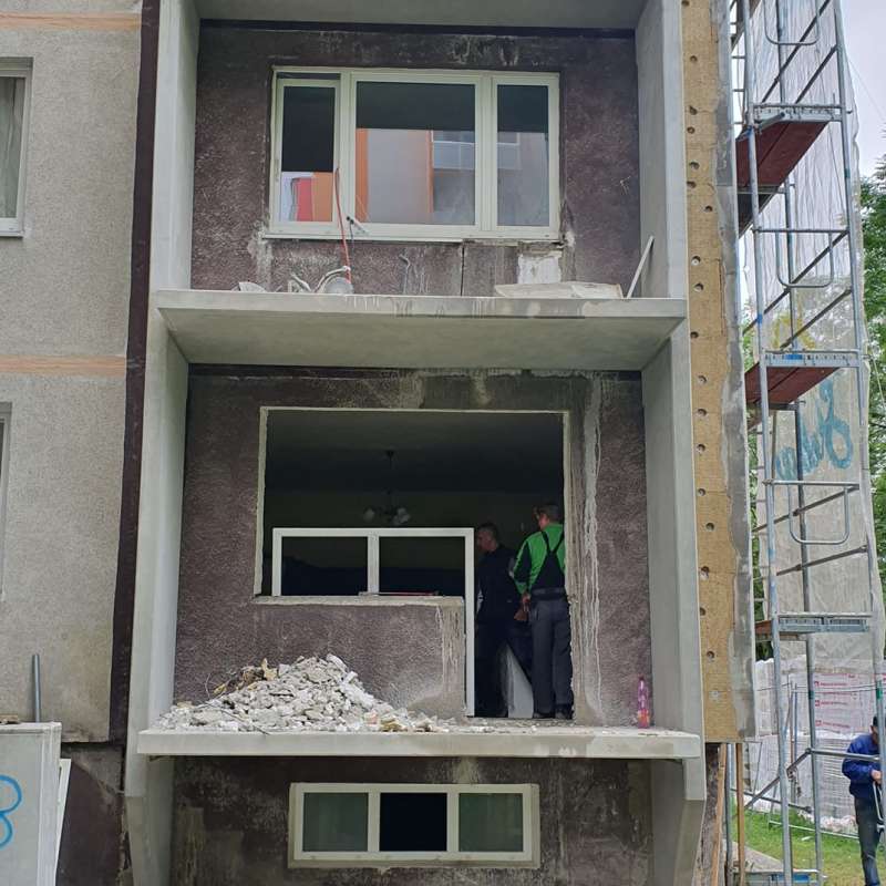 referencia: Výstavba balkónových lodžií Dubnica nad Váhom CENTRUM II./98